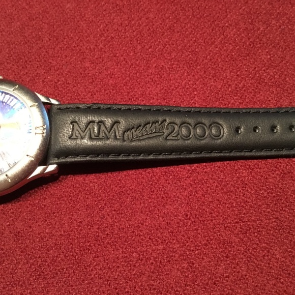 Limited edition 1998 m&m new in package watch, genuine leather band - Picture 8 of 8